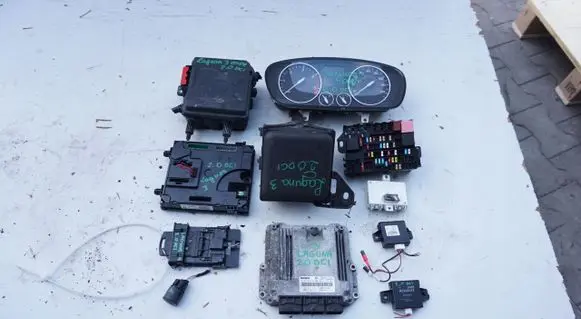 Renault Laguna III Engine control unit/module ECU 8200726880