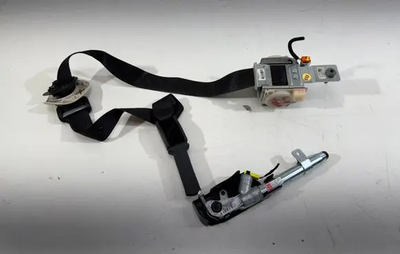 Tesla Model S Front seatbelt