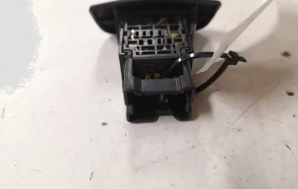 Nissan Primera Hazard light switch 06016