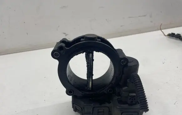 Mercedes-Benz E C207 W207 Throttle valve A6510900370
