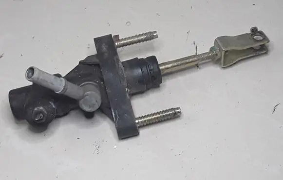 Toyota Avensis T250 Clutch master cylinder 1590620