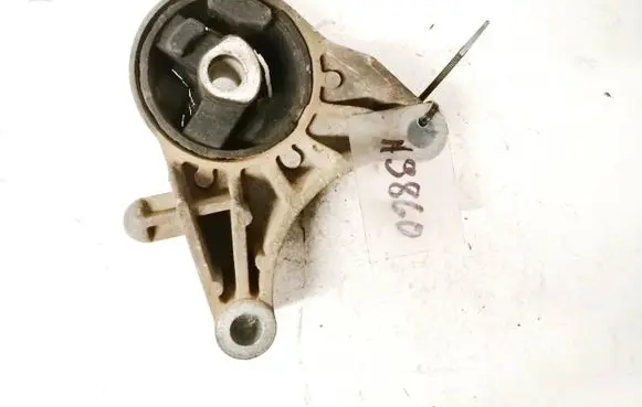 Opel Zafira B Engine mounting bracket