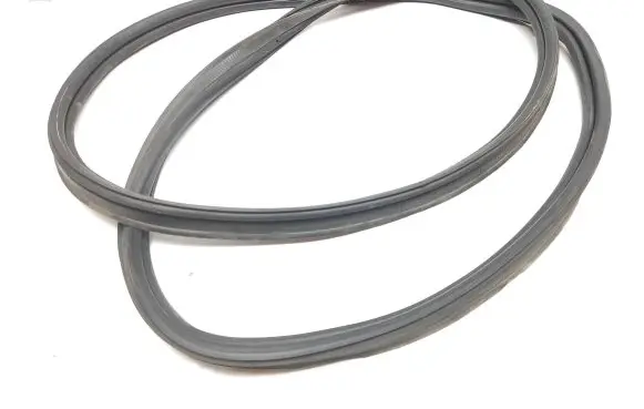 Trunk rubber seal (body)
