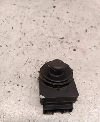 Opel Astra J Wing mirror switch 13271827 211723