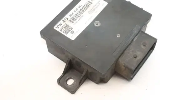 Volkswagen PASSAT B7 Current control relay 3AA919041