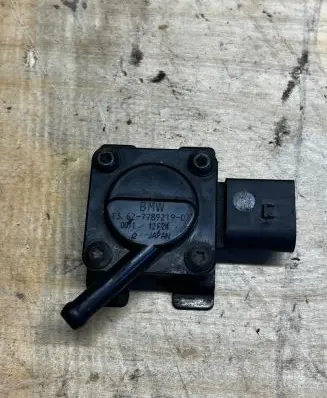 BMW 5 E60 E61 Exhaust gas pressure sensor 7789219