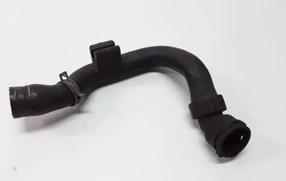 Volkswagen PASSAT B5.5 Engine coolant pipe/hose