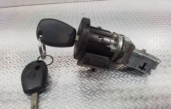 Opel Movano B Ignition lock N0502060