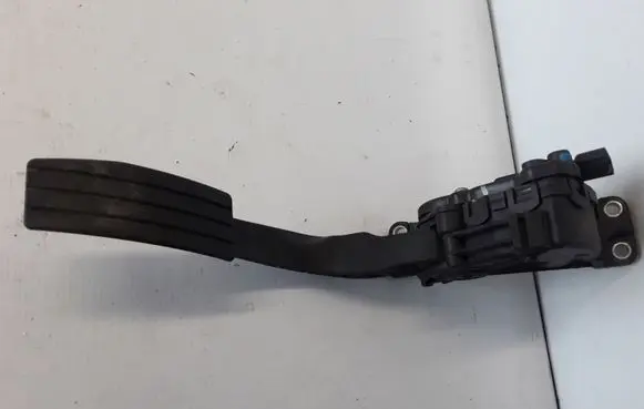 Renault Twingo II Accelerator throttle pedal 8200426238