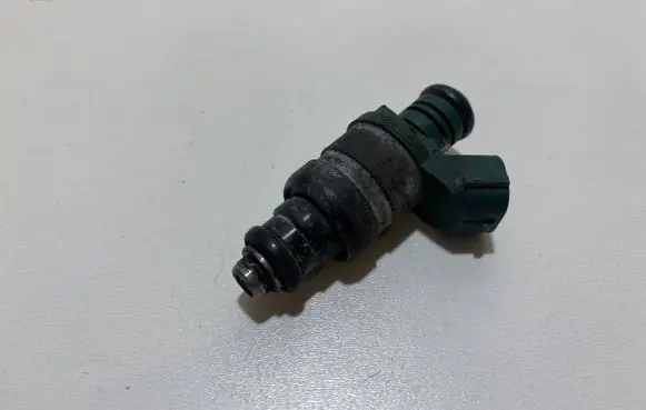 Volkswagen Golf IV Fuel injector 037906031AL