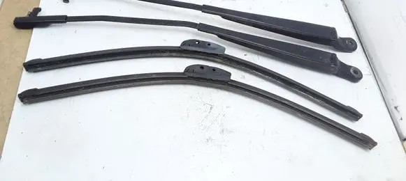 Renault Modus Front wiper blade arm 8200360824A 8200360823A