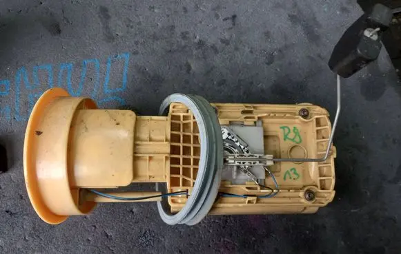Volkswagen Multivan T5 In-tank fuel pump 7H0919050C A2C53095036
