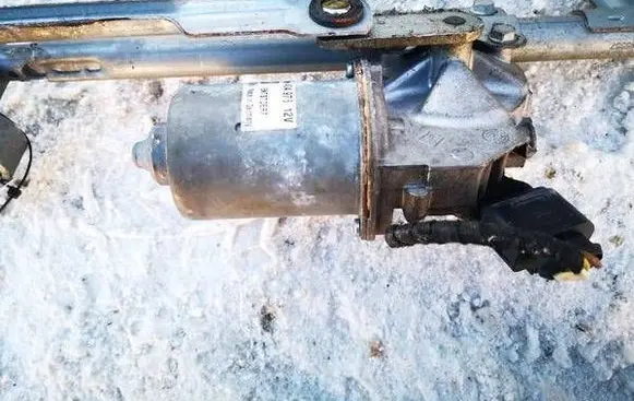Opel Zafira B Wiper motor 404976