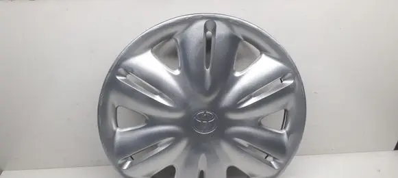 Toyota Avensis T220 R14 wheel hub/cap/trim 4260205070A 4260205070