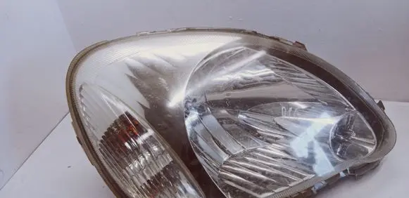 Toyota Yaris Headlight/headlamp