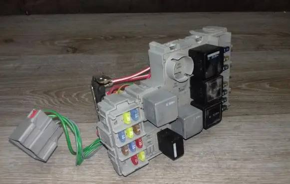 Volvo V70 Fuse module 8690698