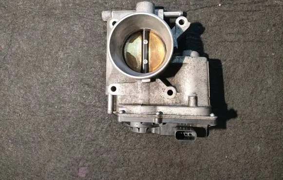 Mazda 3 II Throttle valve L3R413640 125102378