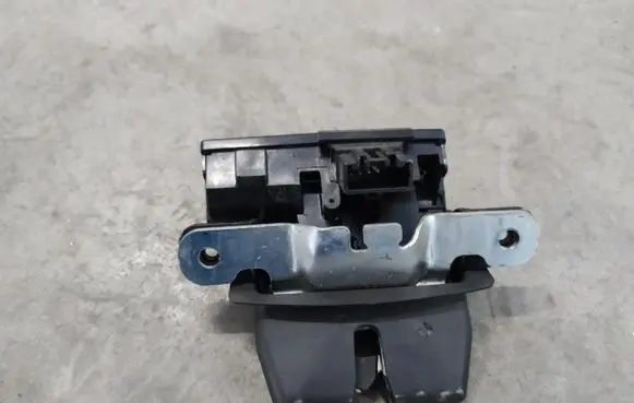 Ford Fiesta Tailgate/trunk/boot lock/catch/latch