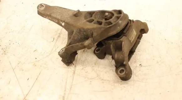 Mini Cooper Countryman R60 Engine mount bracket 686235
