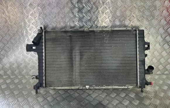 Opel Zafira B Coolant radiator 13128925