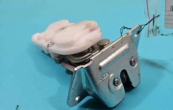Tailgate/trunk/boot lock/catch/latch