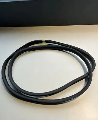 Opel Combo E Front door rubber seal 183807866