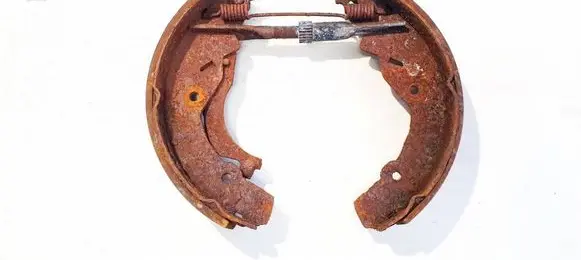 Chrysler PT Cruiser Handbrake/parking brake pads 