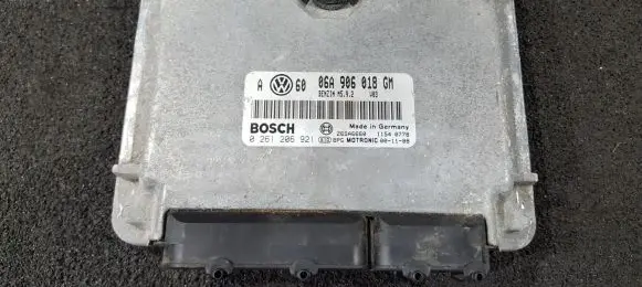 Skoda Octavia Mk1 (1U) Engine control unit/module 06A906018 0261206921