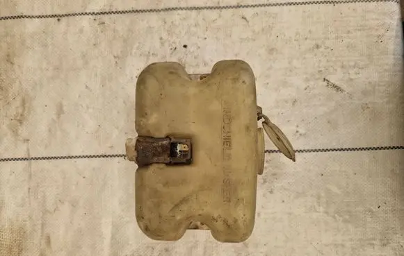 Suzuki Samurai Windshield washer fluid reservoir/tank 060351218