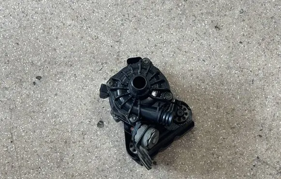 BMW X6 E71 Electric auxiliary coolant/water pump 7584088