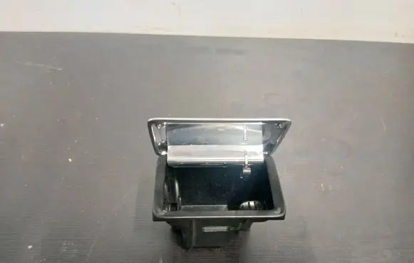 Volvo V70 Ashtray (front) 30672274