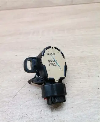 Toyota Avensis T250 Accelerator pedal position sensor 8951047020