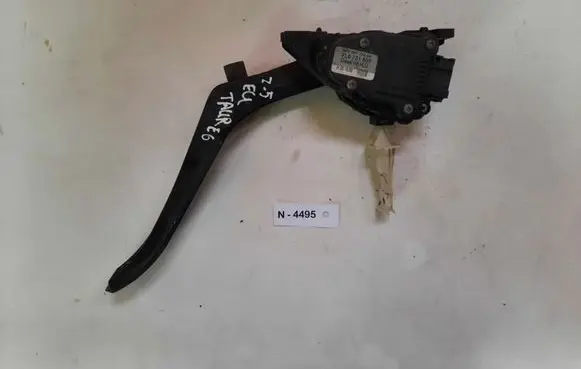 Volkswagen Touareg I Accelerator throttle pedal 7L6721507