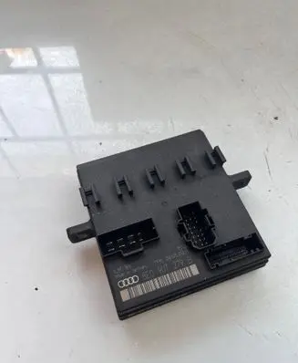 Audi A4 S4 B6 8E 8H Comfort/convenience module 8E0907279B