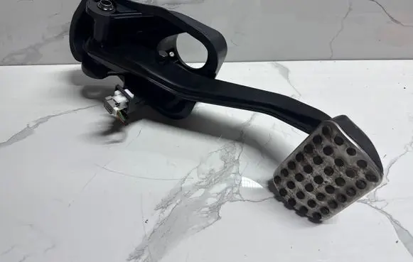 Mercedes-Benz E W213 Brake pedal A2052920100