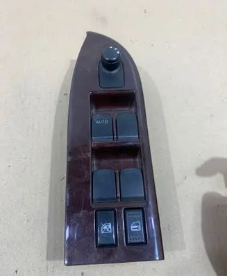 Suzuki Grand Vitara II Electric window control switch