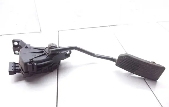 Nissan Primera Accelerator throttle pedal 18002AU410