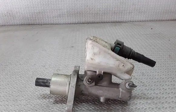 Master brake cylinder