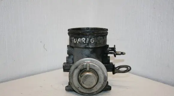Volkswagen Touareg I EGR valve 070128073 070128070C