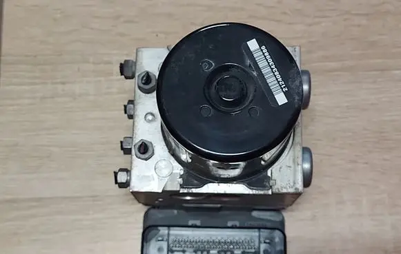 Volkswagen Touareg I ABS control unit/module 7L0907379P