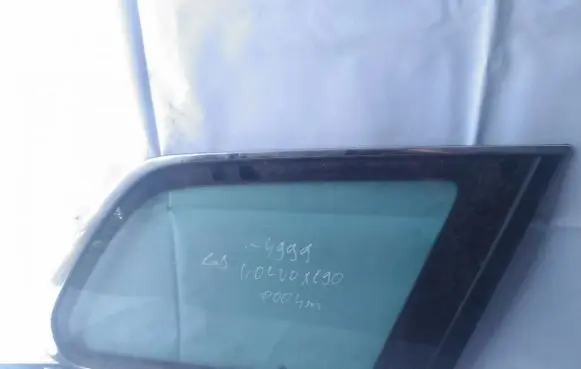 Volvo XC90 Rear side window