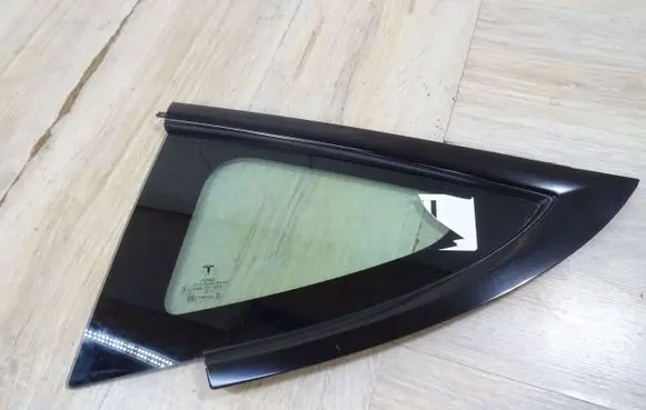 Tesla Model 3 Rear side window 151497800