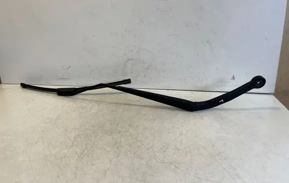 BMW X6 F16 Front wiper blade arm 7304072