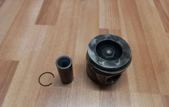 Mercedes-Benz C W204 Piston A6510301017 A6510303317