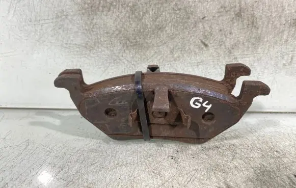 Volkswagen Golf IV Brake pads (front) 