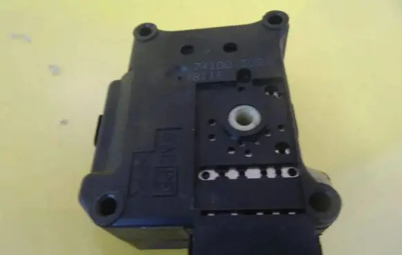 Nissan Maxima Air flap motor/actuator 7410030820