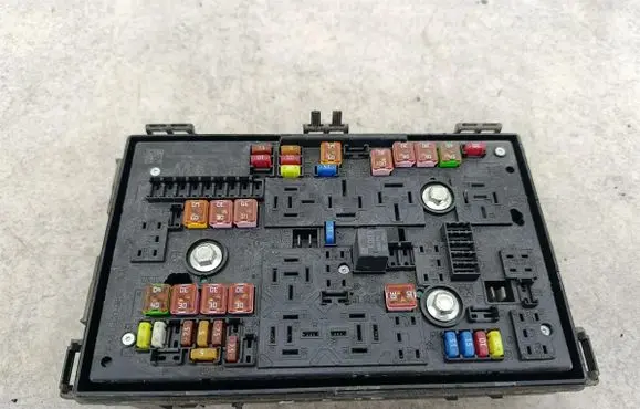 Opel Astra J Fuse box set 13368639