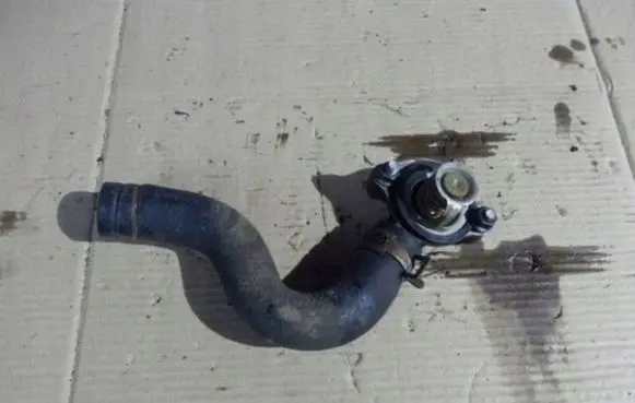 Ford Focus Thermostat/thermostat housing 9670253780