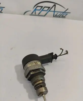 Volvo XC90 Fuel pressure regulator 30750409 30379666 0281002712