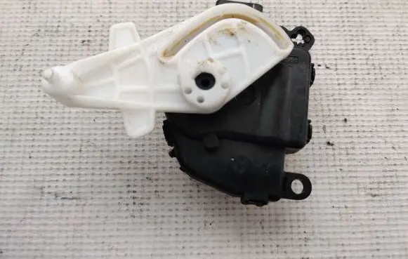 Ford Fusion II Air flap motor/actuator DG9H19E616AA